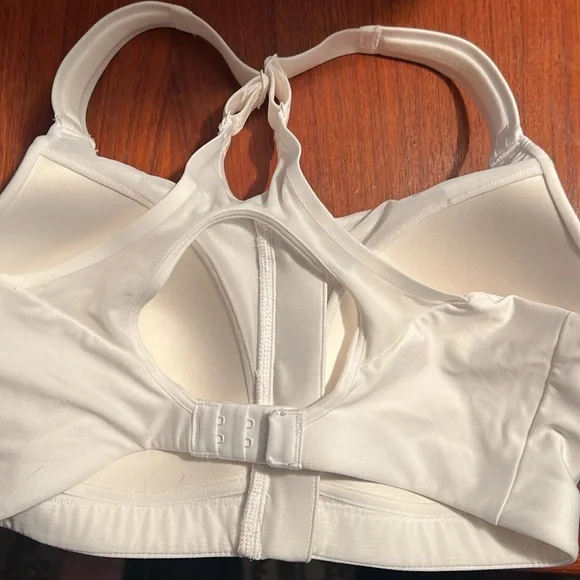 NWT 34DD white zip up front bra - Picture 5 of 5